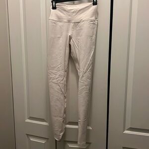 White/cream alo airbrush leggings